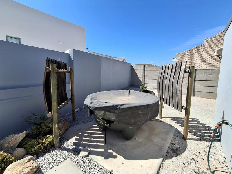 To Let 4 Bedroom Property for Rent in Britannia Bay Western Cape